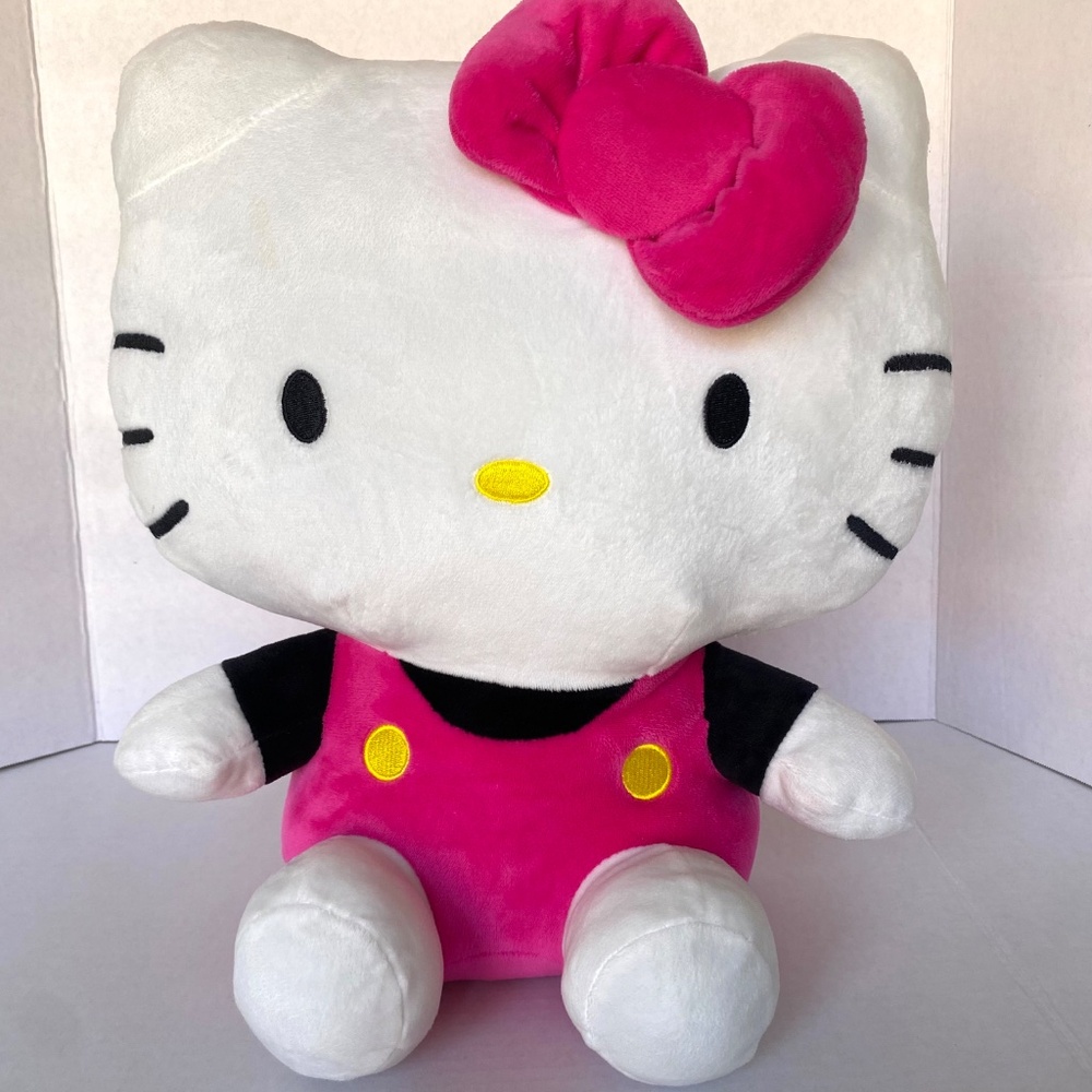 Hello Kitty Plush Backpack - Picture 3 of 11